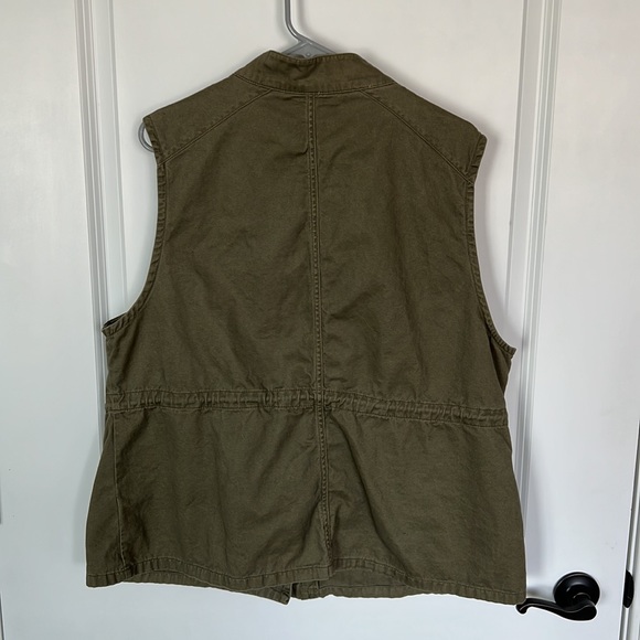 Per Se Women’s Army Green Utility Vest. - Picture 2 of 5